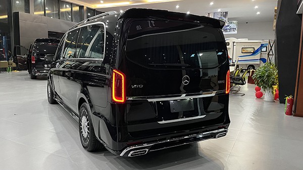 The rear of the new Mercedes-Benz VS680L flat-top commercial vehicle