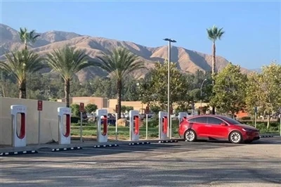 Tesla se je domislila novih trikov za zaračunavanje doplačil v delovnih urah.
